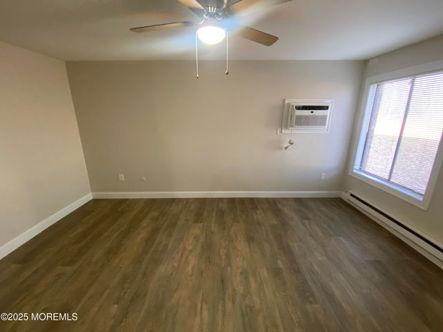 160 Cross Slope Court B, Manalapan, NJ 07726