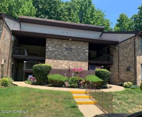 160 Cross Slope Court B, Manalapan, NJ 07726