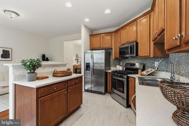 2313 HUNTINGTON STATION CT, Alexandria, VA 22303