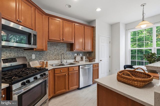 2313 HUNTINGTON STATION CT, Alexandria, VA 22303