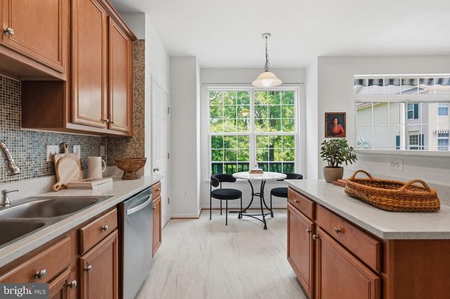 2313 HUNTINGTON STATION CT, Alexandria, VA 22303