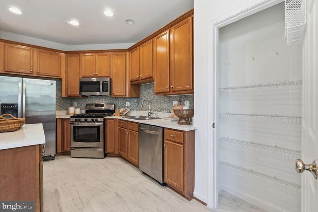 2313 HUNTINGTON STATION CT, Alexandria, VA 22303