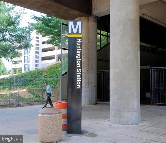 2313 HUNTINGTON STATION CT, Alexandria, VA 22303