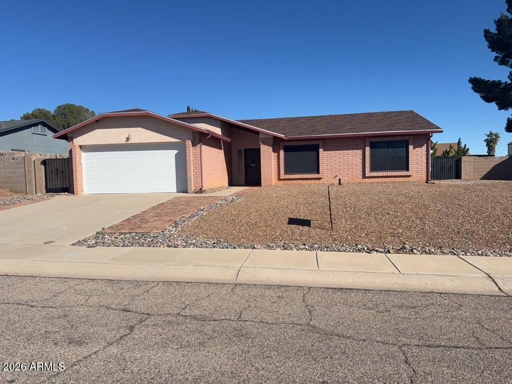 4877 LOS REYES Drive, Sierra Vista, AZ 85635