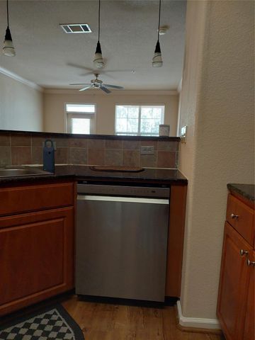 1711 Old Spanish Trail 107, Houston, TX 77054