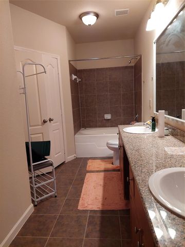 1711 Old Spanish Trail 107, Houston, TX 77054