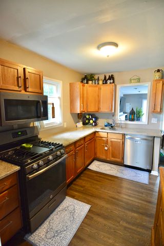 1028 West Drive, South Elgin, IL 60177