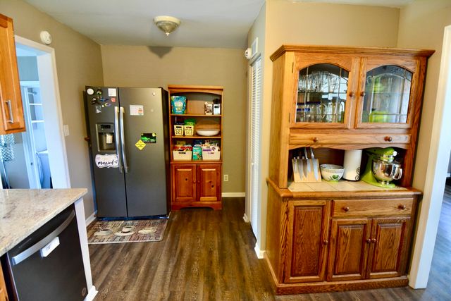 1028 West Drive, South Elgin, IL 60177