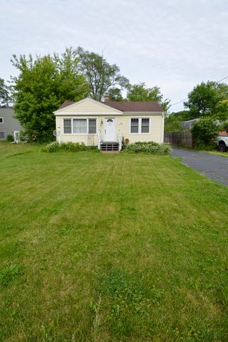 1028 West Drive, South Elgin, IL 60177