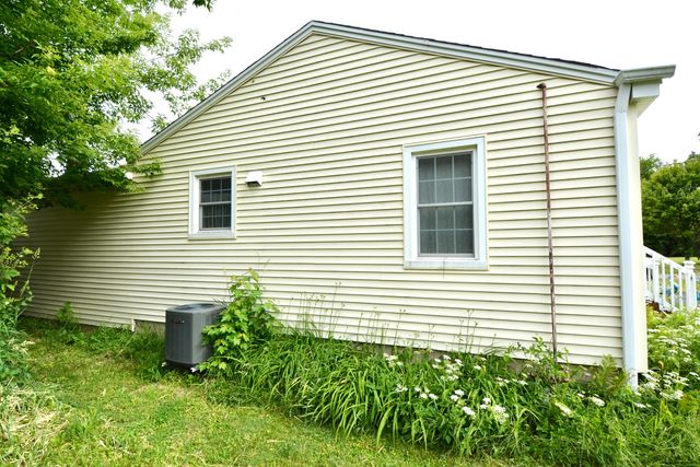 1028 West Drive, South Elgin, IL 60177