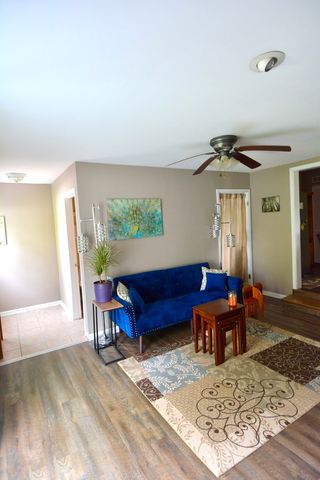 1028 West Drive, South Elgin, IL 60177