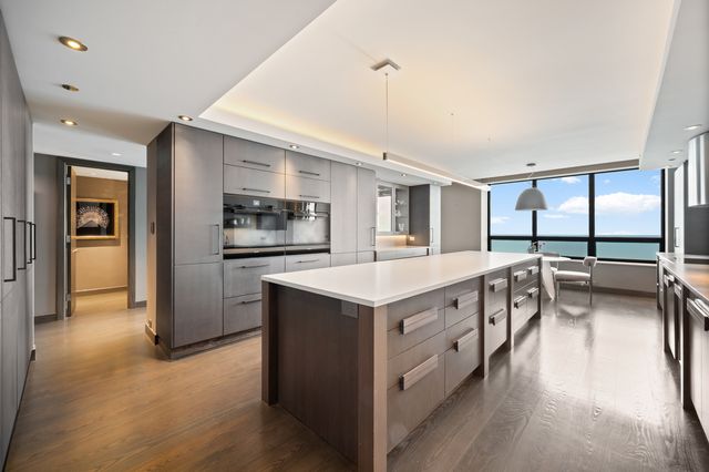 180 E PEARSON Street 6003, Chicago, IL 60611