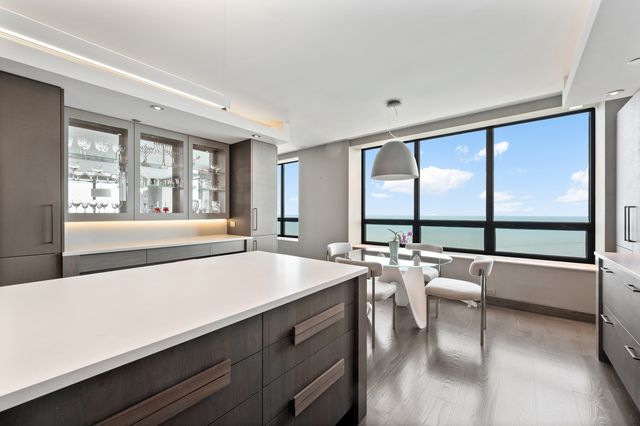 180 E PEARSON Street 6003, Chicago, IL 60611