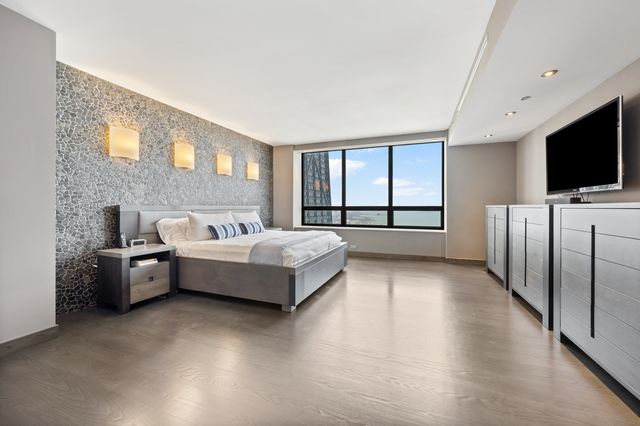 180 E PEARSON Street 6003, Chicago, IL 60611