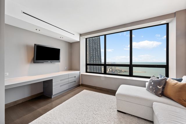 180 E PEARSON Street 6003, Chicago, IL 60611
