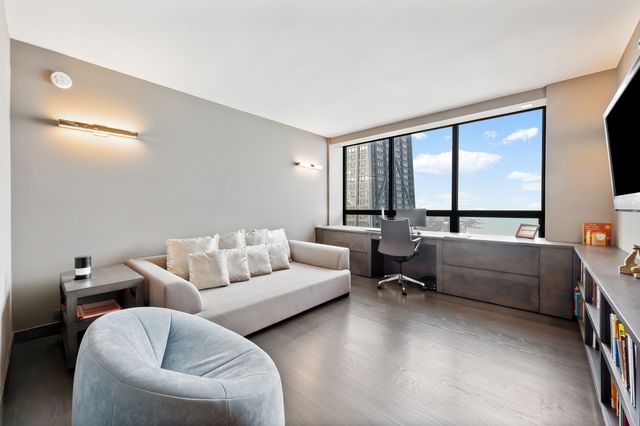 180 E PEARSON Street 6003, Chicago, IL 60611