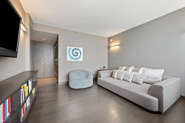180 E PEARSON Street 6003, Chicago, IL 60611