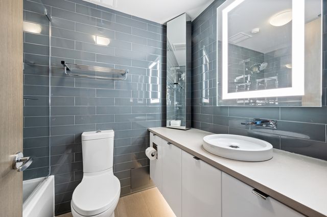 180 E PEARSON Street 6003, Chicago, IL 60611