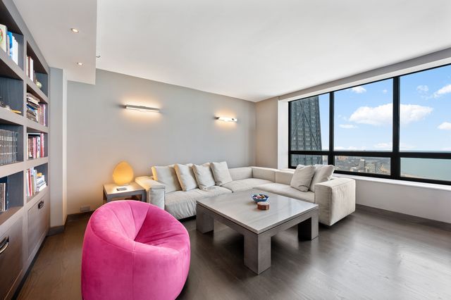 180 E PEARSON Street 6003, Chicago, IL 60611