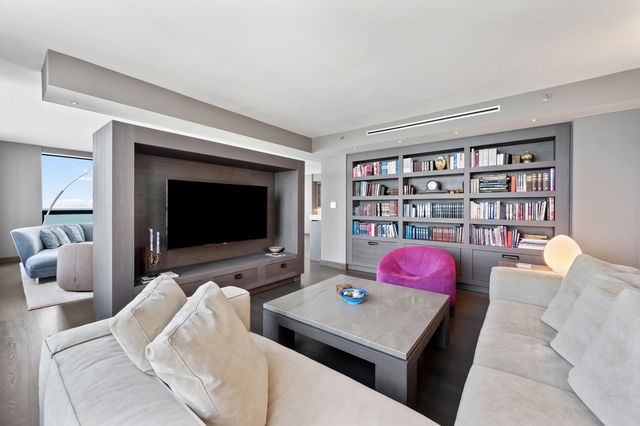 180 E PEARSON Street 6003, Chicago, IL 60611