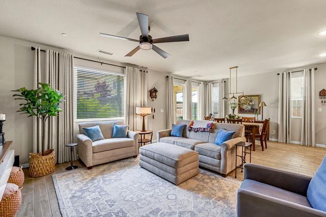 994 Groveland Avenue W, Madera, CA 93636