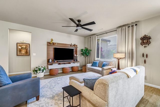 994 Groveland Avenue W, Madera, CA 93636