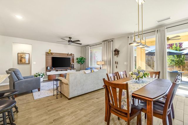 994 Groveland Avenue W, Madera, CA 93636