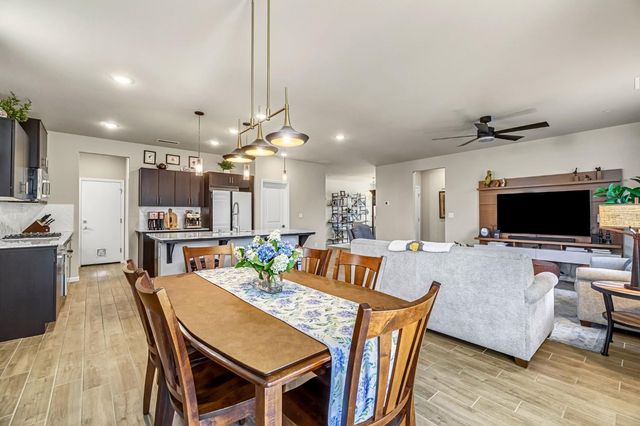 994 Groveland Avenue W, Madera, CA 93636