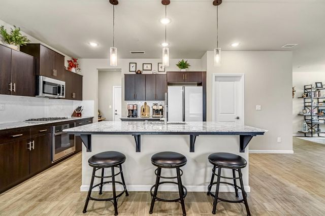 994 Groveland Avenue W, Madera, CA 93636