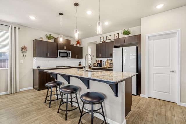 994 Groveland Avenue W, Madera, CA 93636