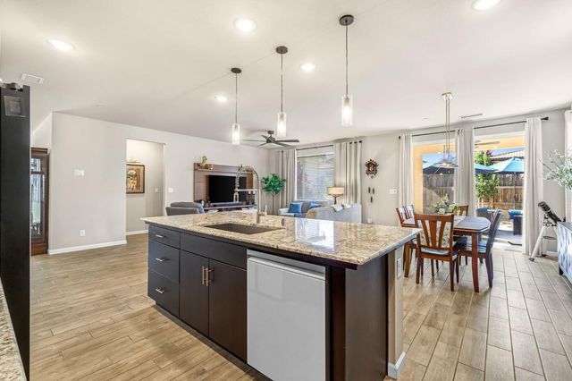 994 Groveland Avenue W, Madera, CA 93636