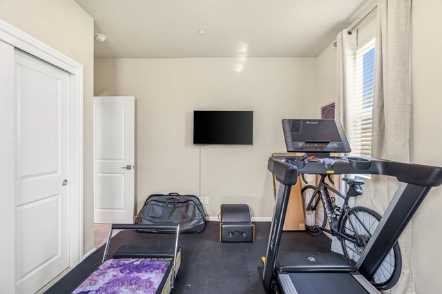 994 Groveland Avenue W, Madera, CA 93636