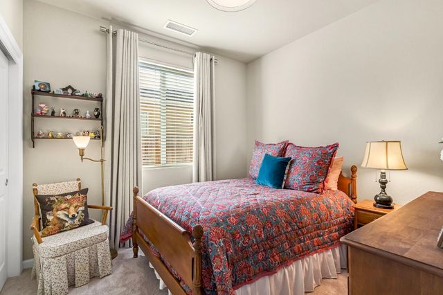 994 Groveland Avenue W, Madera, CA 93636