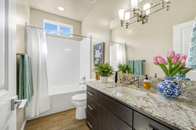 994 Groveland Avenue W, Madera, CA 93636