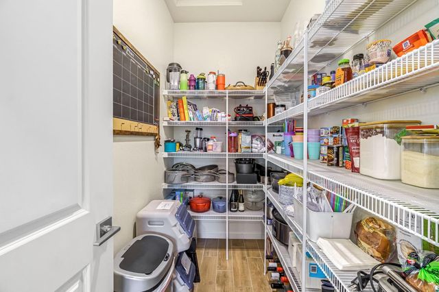 994 Groveland Avenue W, Madera, CA 93636