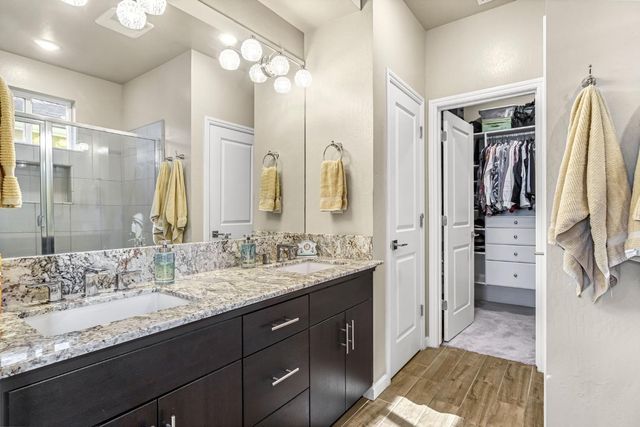 994 Groveland Avenue W, Madera, CA 93636