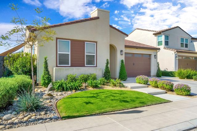 994 Groveland Avenue W, Madera, CA 93636