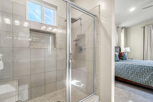 994 Groveland Avenue W, Madera, CA 93636