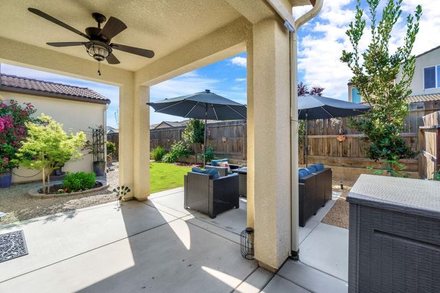 994 Groveland Avenue W, Madera, CA 93636