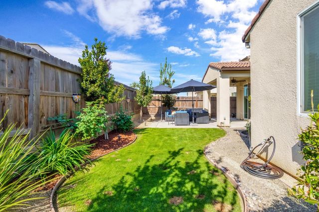 994 Groveland Avenue W, Madera, CA 93636