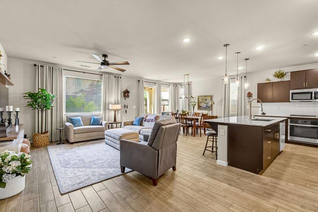 994 Groveland Avenue W, Madera, CA 93636