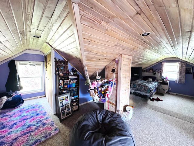 2551 Lake Shore Drive, Howard Twp, MI 49120