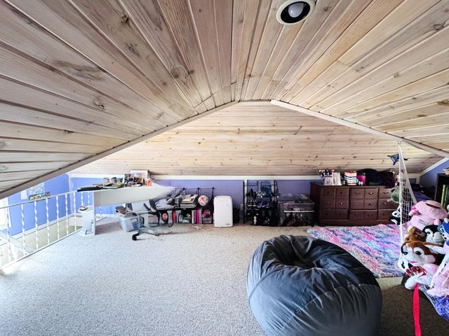 2551 Lake Shore Drive, Howard Twp, MI 49120