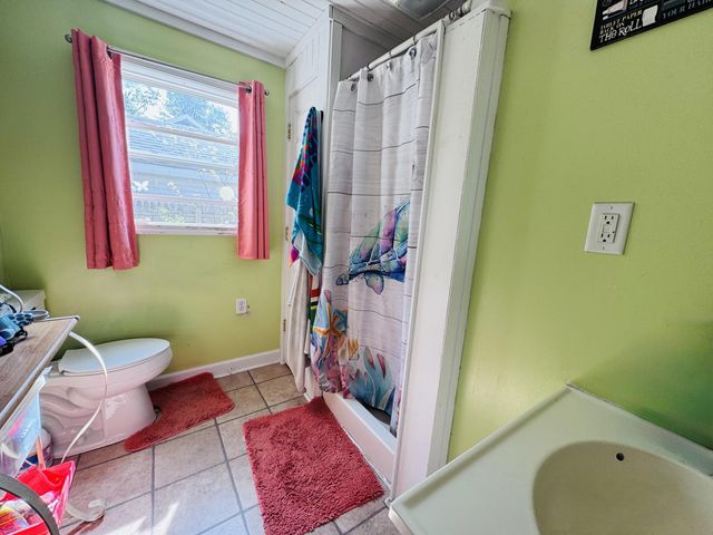 2551 Lake Shore Drive, Howard Twp, MI 49120