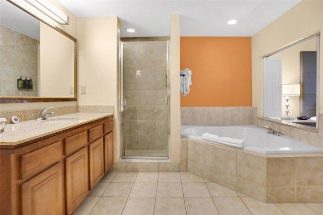 12539 FLORIDAYS RESORT DRIVE 203D, Orlando, FL 32821