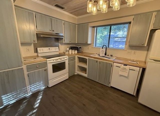 146 Sherwood Forest Circle, Brunswick, GA 31525