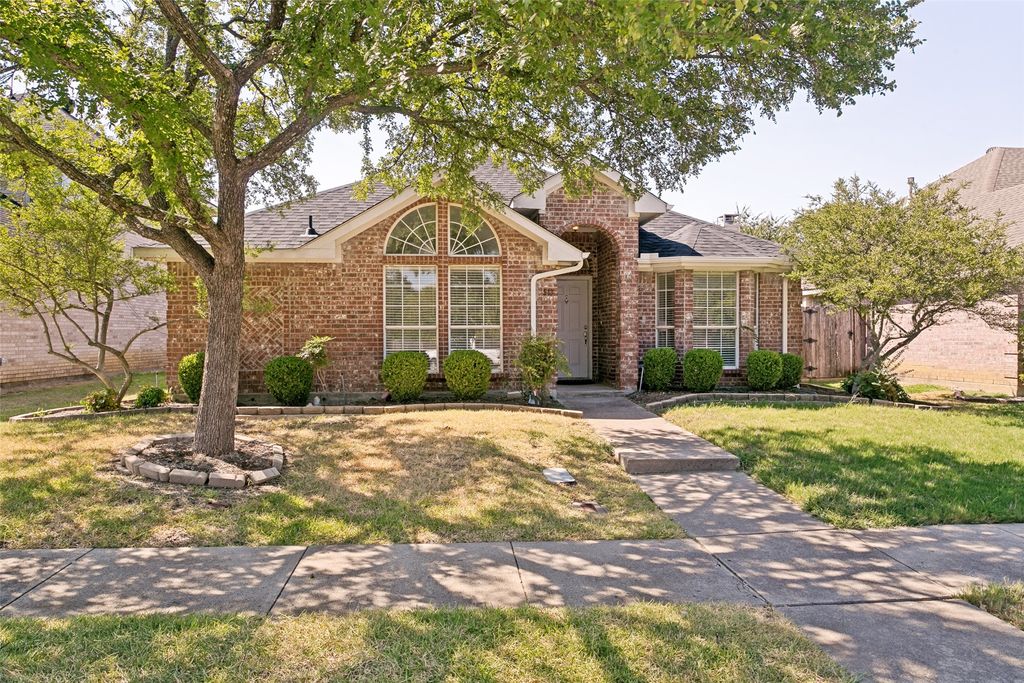 513 Creek Court, Lewisville, TX 75067 — exterior