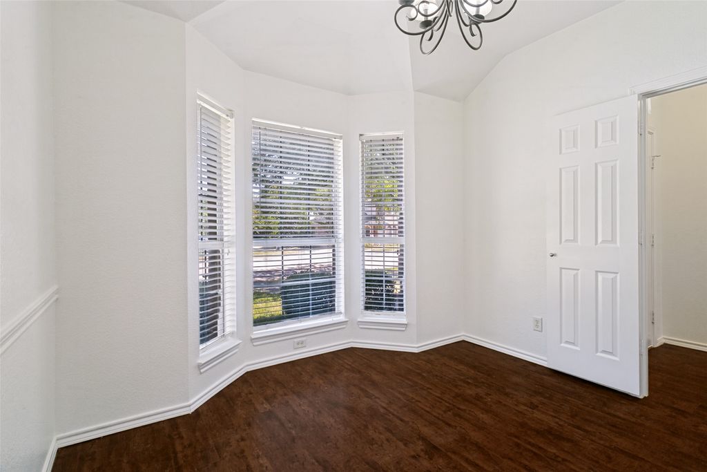 513 Creek Court, Lewisville, TX 75067 — photo 2