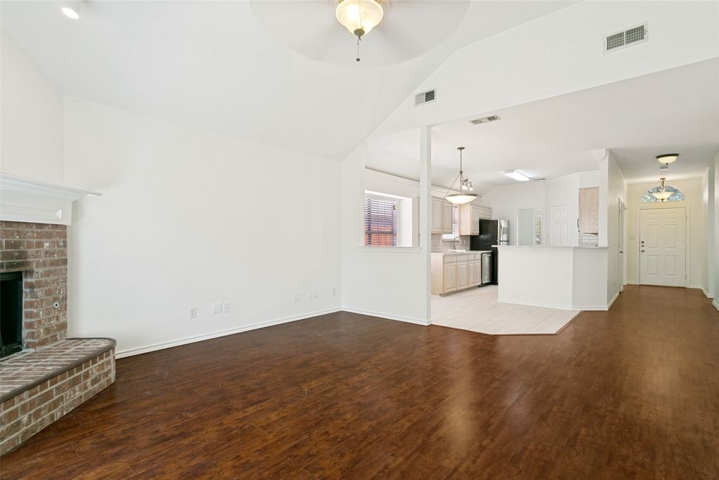 513 Creek Court, Lewisville, TX 75067 — photo 4