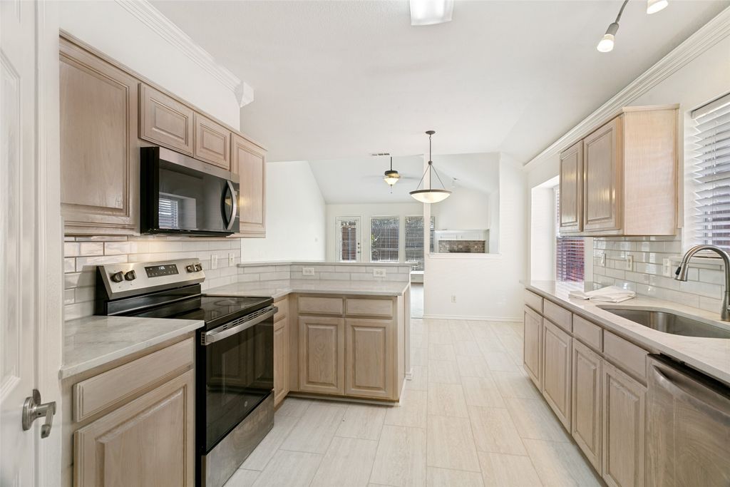 513 Creek Court, Lewisville, TX 75067 — photo 5